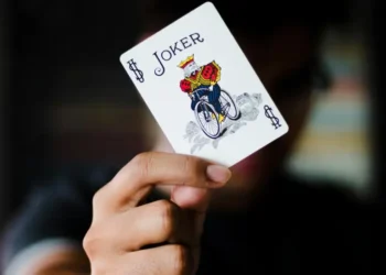 Click, scroll, lose – odds stacked against students who bet online