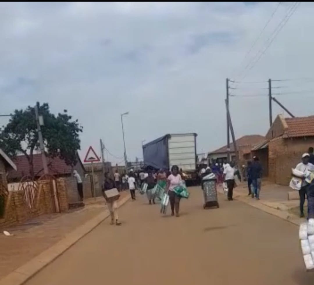 Delivery truck looted in Orange Farm Ext 2