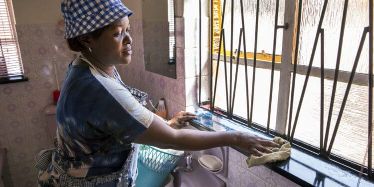 The diginity in every home campaign informs domestic workers about their rights